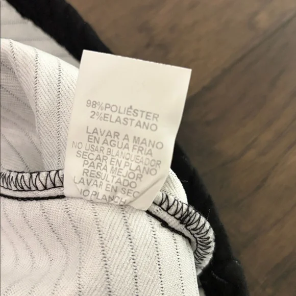 New With Tags Boutique Voy Black Quilted Flutter Sleeve Top Sz M - Picture 9 of 12